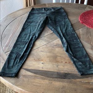 Lululemon Align 28” size 8 camo